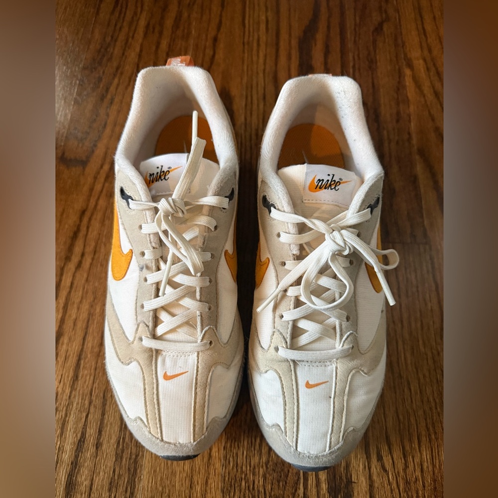 Women’s Nike Air Max Dawn Phantom
Light Curry Size 8.5